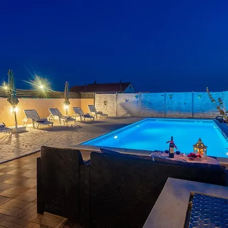 Maja Marija Zadar County Lisicici
