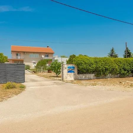 Maja Marija Zadar County * Lisicici